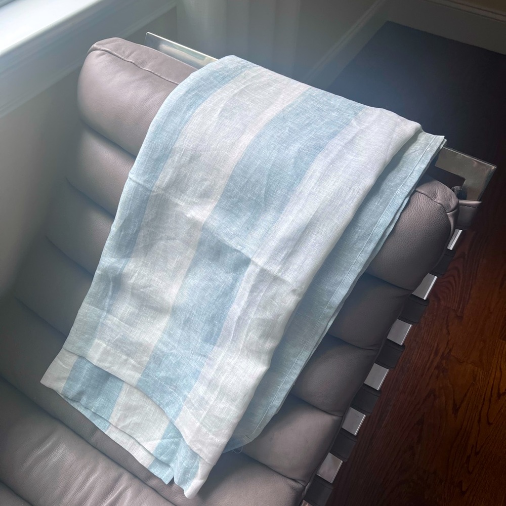 Beautiful Linen Pottery Barn drapes (6 pieces)